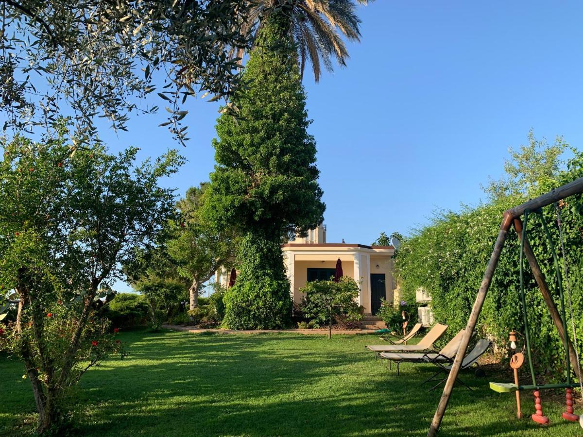 Villino Eleonora Bed & Breakfast ปาร์เกลียา ภายนอก รูปภาพ