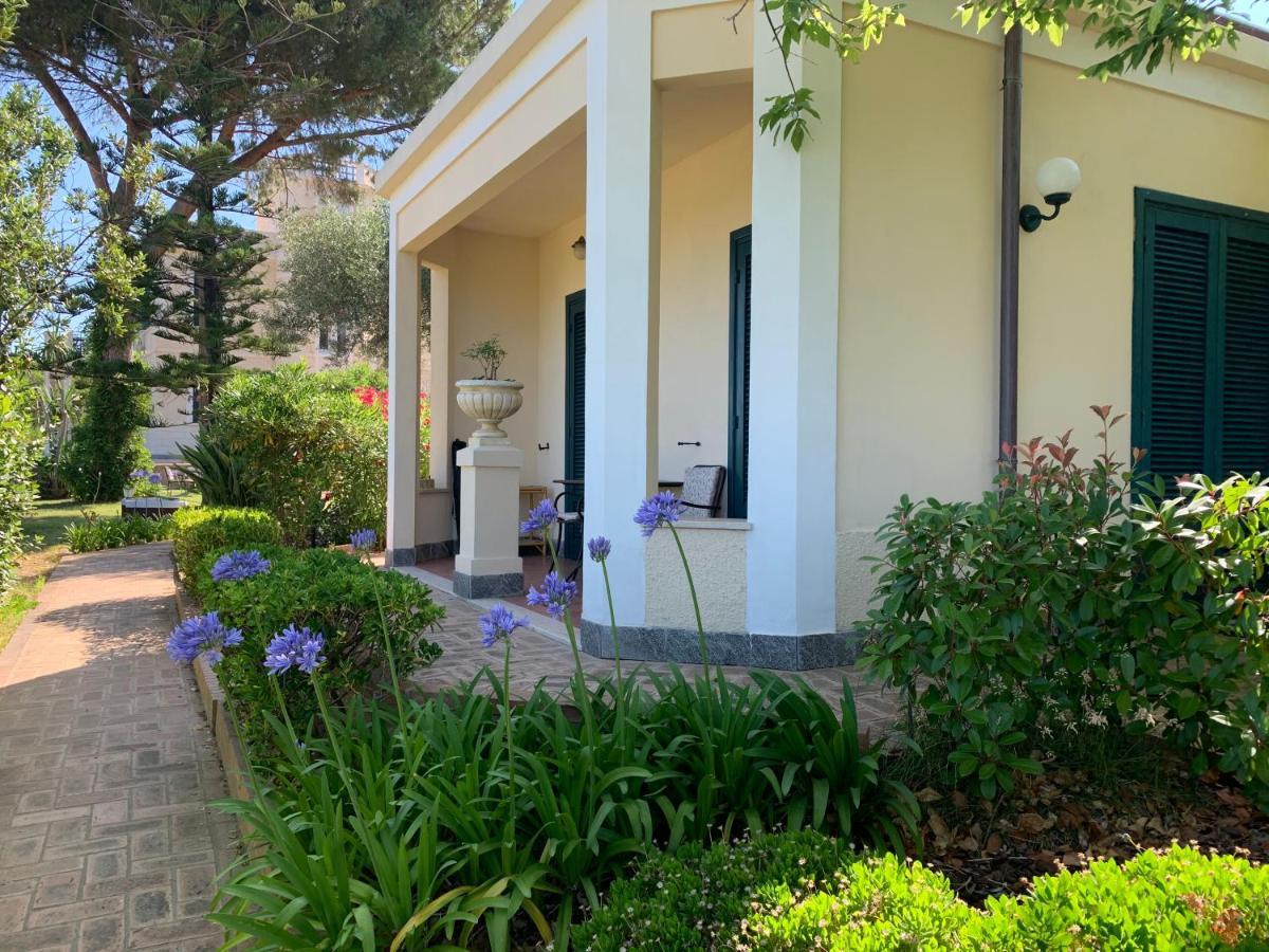 Villino Eleonora Bed & Breakfast ปาร์เกลียา ภายนอก รูปภาพ