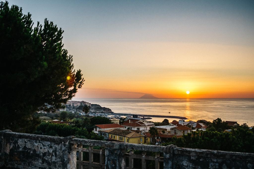 Villino Eleonora Bed & Breakfast ปาร์เกลียา ภายนอก รูปภาพ