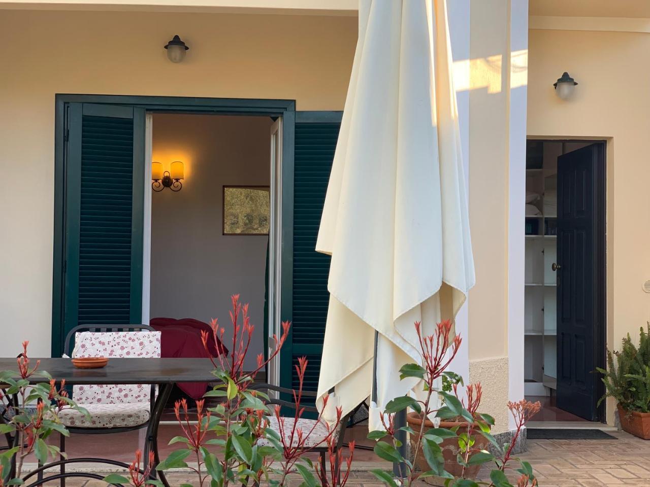 Villino Eleonora Bed & Breakfast ปาร์เกลียา ภายนอก รูปภาพ