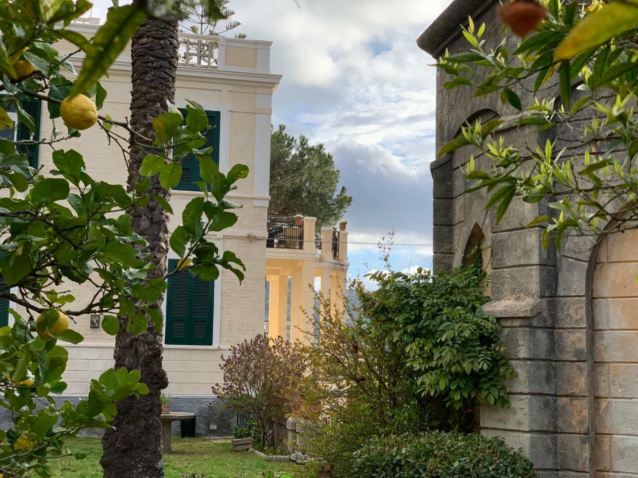 Villino Eleonora Bed & Breakfast ปาร์เกลียา ภายนอก รูปภาพ