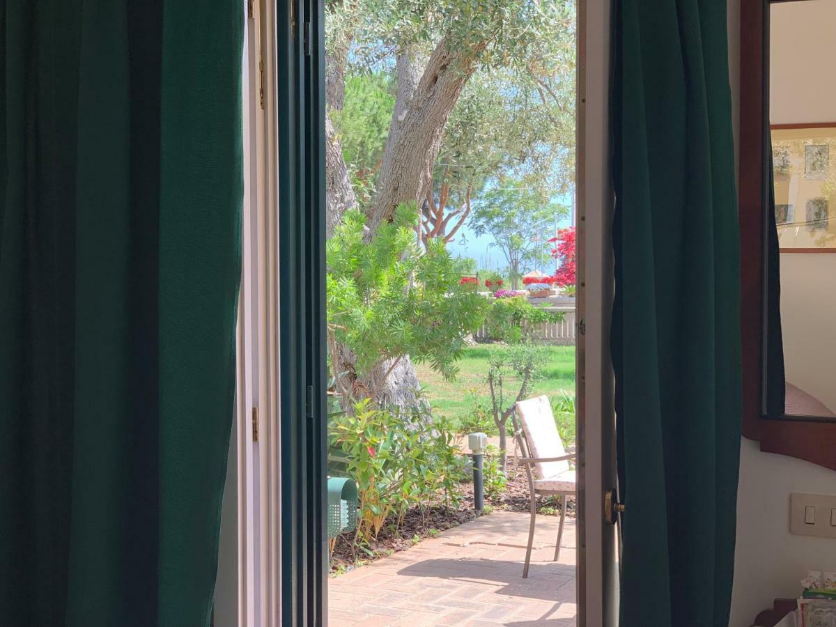 Villino Eleonora Bed & Breakfast ปาร์เกลียา ภายนอก รูปภาพ