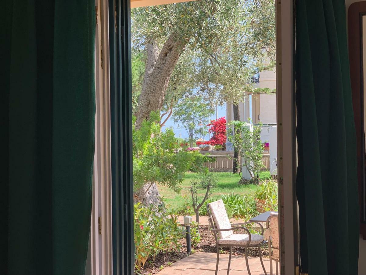 Villino Eleonora Bed & Breakfast ปาร์เกลียา ภายนอก รูปภาพ