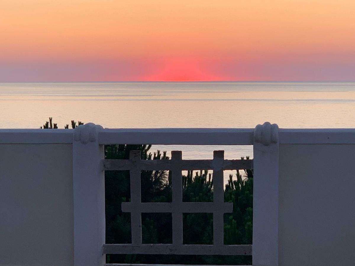 Villino Eleonora Bed & Breakfast ปาร์เกลียา ภายนอก รูปภาพ