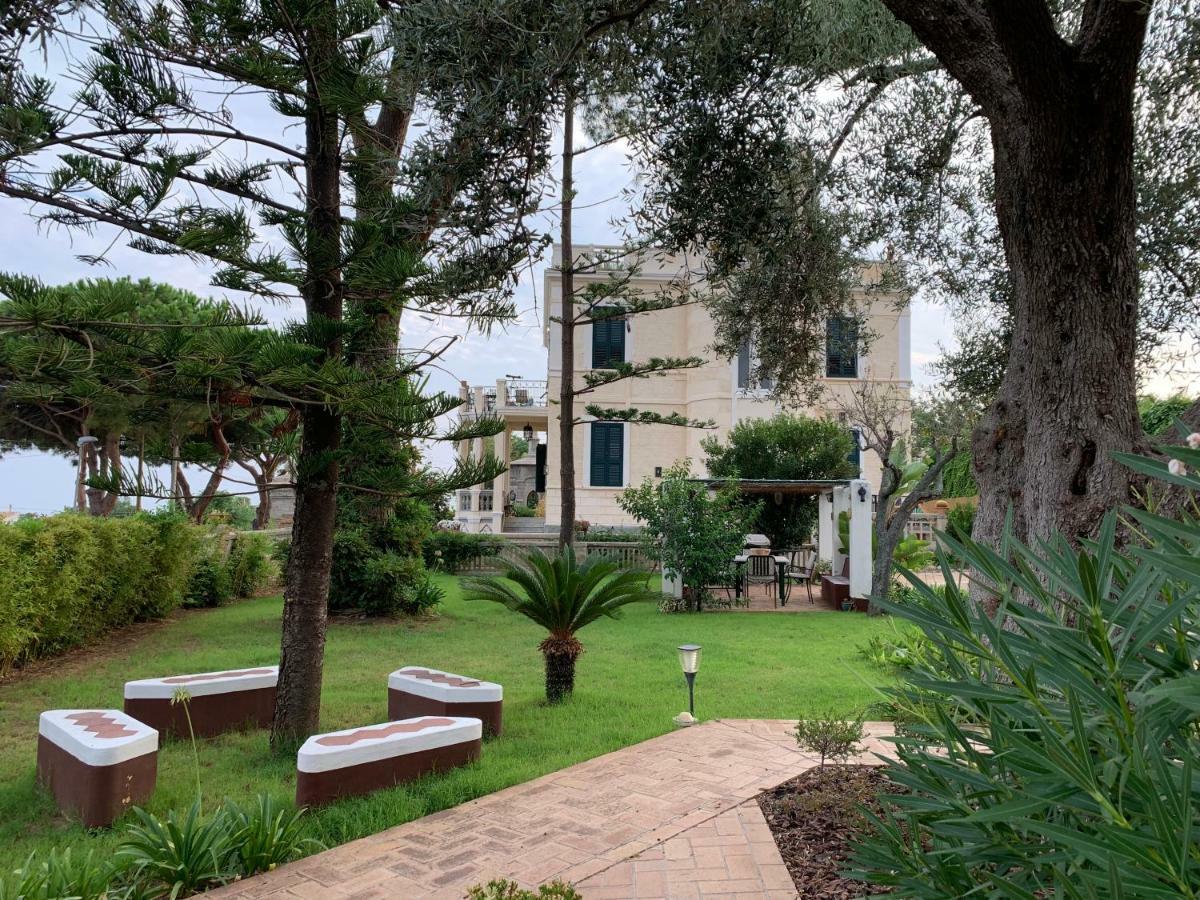 Villino Eleonora Bed & Breakfast ปาร์เกลียา ภายนอก รูปภาพ