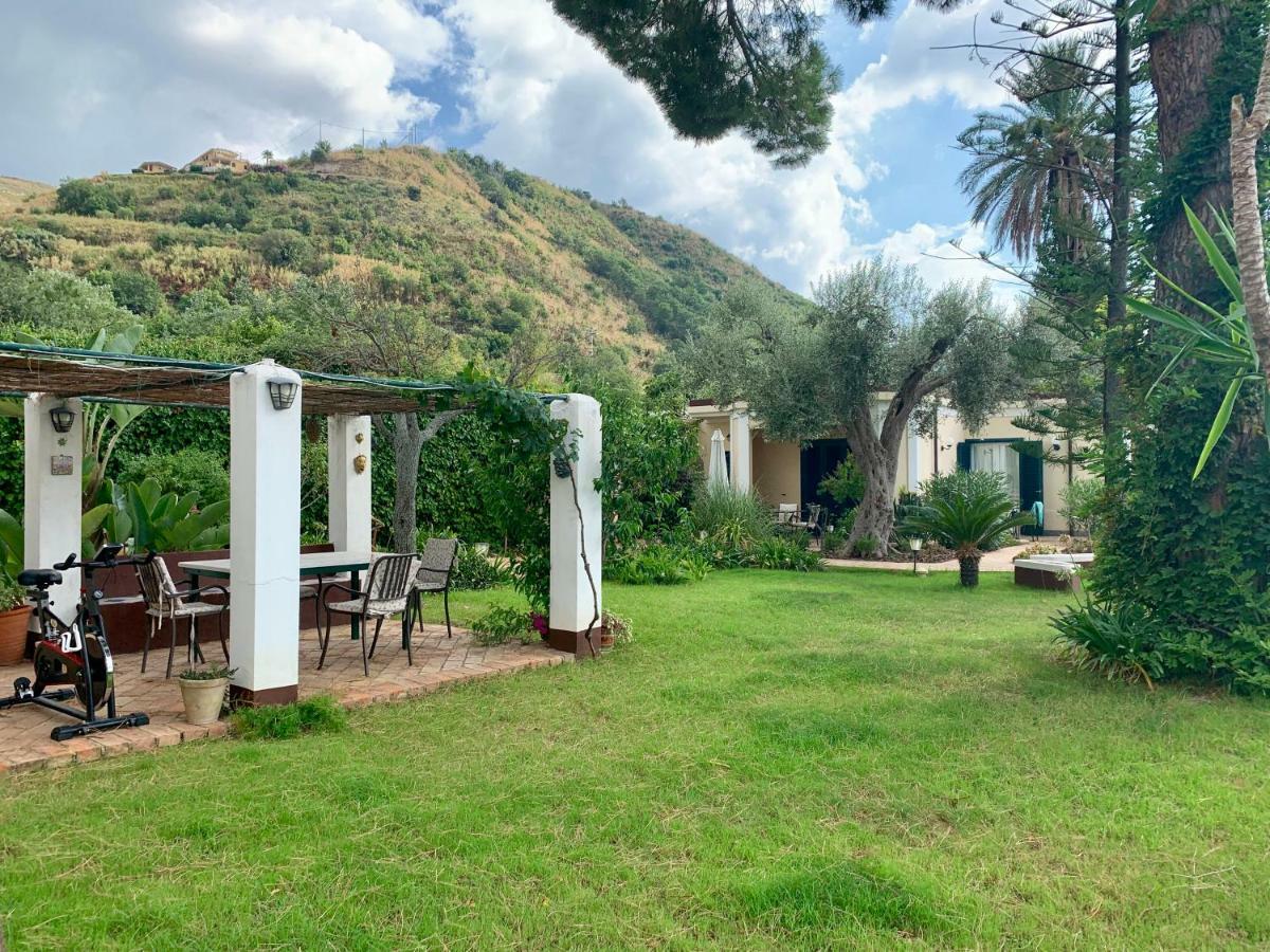 Villino Eleonora Bed & Breakfast ปาร์เกลียา ภายนอก รูปภาพ