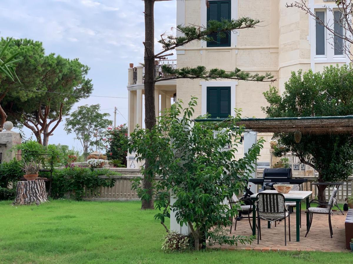 Villino Eleonora Bed & Breakfast ปาร์เกลียา ภายนอก รูปภาพ