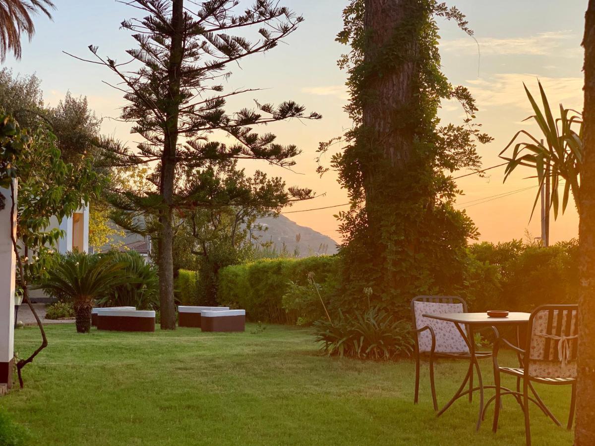 Villino Eleonora Bed & Breakfast ปาร์เกลียา ภายนอก รูปภาพ