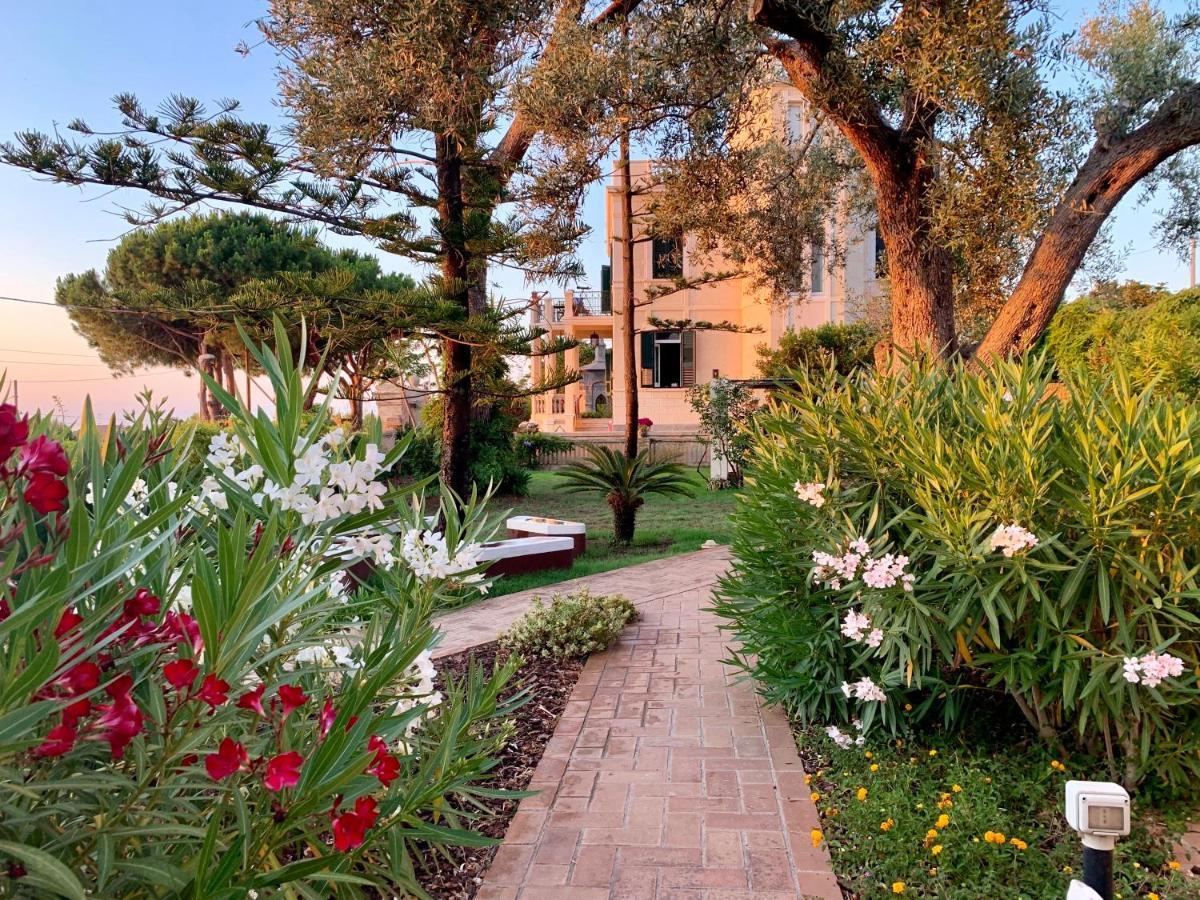 Villino Eleonora Bed & Breakfast ปาร์เกลียา ภายนอก รูปภาพ